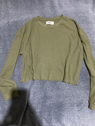 işçi geyimləri: 1 pull bear 12 azn
2 bershka 15 azn