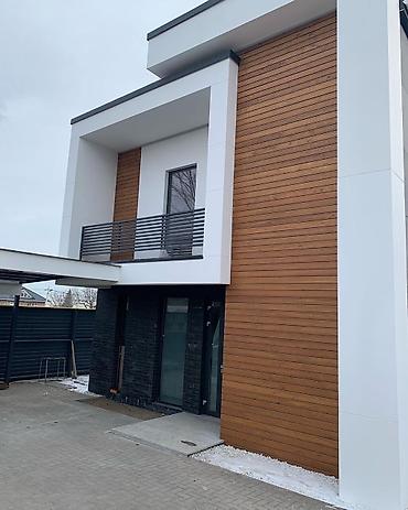 Фасадные работы: Современный двухэтажный дом с плоской крышей и панорамными окнами. - — 8