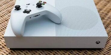 iphone 5 's: Xbox one S. Ev şəraitində, az istifadə olunub, əla vəziyyətdədir