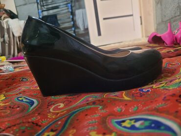 обувь зимняя женская: Туфли 39, цвет - Черный