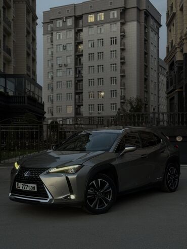 Lexus: Lexus : 2019 г., Вариатор, Гибрид, Кроссовер