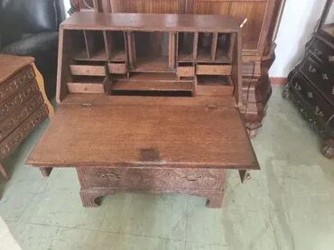 Stilski radni stolovi: Sekreter rucni rad duborez u odlicnom stanju. Visina105 cm Sirina83cm na lalafo.rs — 8 Stilski radni stolovi: Sekreter rucni rad duborez u odlicnom stanju. Visina105 cm Sirina83cm — 8