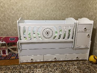Beşik və dolab birlikdə satılır.beşiyin otabetik matrası və yarda