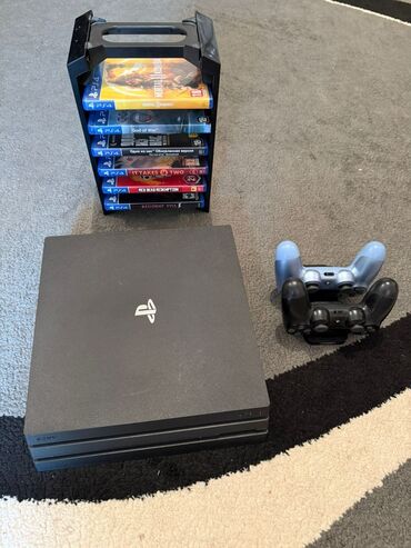 плейстейшин 4: PlayStation 4 Pro (CUH-7xxx) комплект с аксессуарами и играми. В