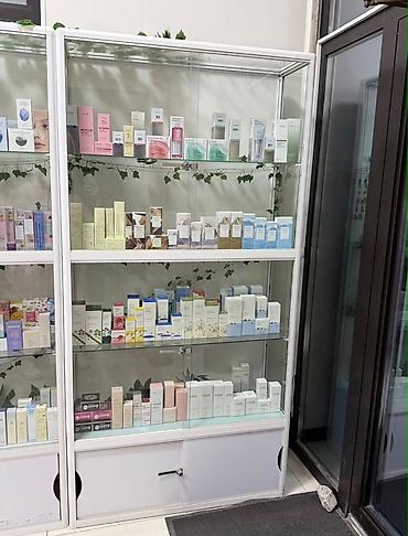 Стеклянные витрины для магазина/салона Продаю 3 витрины срочно срочно