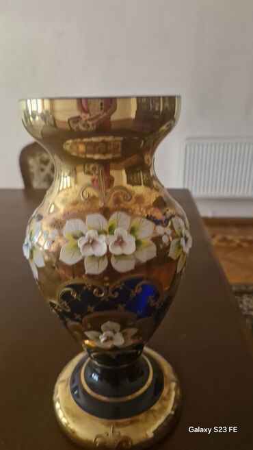 Vazalar: Bir vaza, Bogem şüşəsi