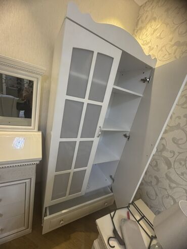 Matraslar: Açılan, Düz dolab, Qarderob, paltar dolabı