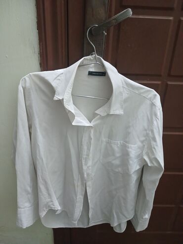 Köynəklər: Hərbiri təzə kimidi 10 .12 yaş uşaqlar üçün hamısı bir yerdə 30m — 18