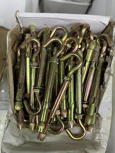 Анкерные болты с крюком (распорные), оцинкованные. - Тип