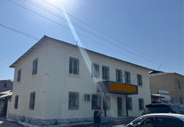дом в городе шопоков: Ошский рынок Чуй/ Бейшеналиева Сдается двухэтажное помещение под