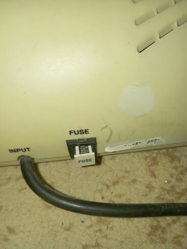 Generatorlar: Maxima SR-800V avtomatik gərginlik tənzimləyicisi. 4 çıxış yuvası ilə — 9