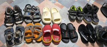 Детская обувь: Продается шлепанцы, сандалиикроссы, осенние ботинки для мальчиков
