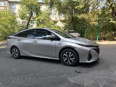 Toyota Prius: 2018 г., 1.8 л, Вариатор, Гибрид, Седан — 3