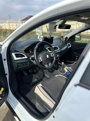 vaz 2109 samara: Renault Megane hetçbek, ağ rəngdə təqdim olunur. Avtomobilin xarici — 7