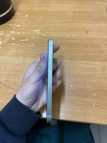 Apple iPhone: IPhone 12, Б/у, Чехол, 83 % — 6