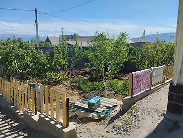 село чокморова: Продаю дом в г.Балыкчы, рядом школа и детсад, проезжает 104 маршрут — 7