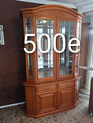 Ugaone garniture: Nameštaj – više artikala 1) Drvena vitrina sa staklenim krilima – — 1