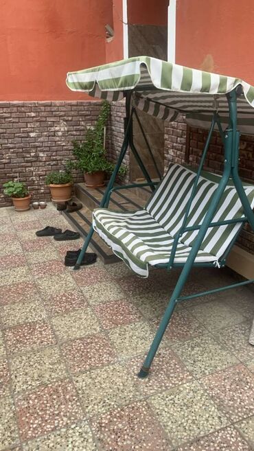 Дрова: Yelləncək bu ilin may ayında alınıb, yalnız yuxarı hissəsi gün vurdugu