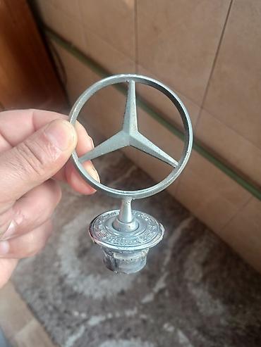 mercedes disk r18: Mercedes-Benz kapot emblemi (ucları halqalı ulduz) - Original tipli — 1