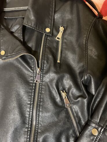 женские куртки новые: Кожаная куртка, M (EU 38), L (EU 40)