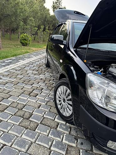 Kia: Kia Rio hatchback Xarici görünüş: - Rəng: qara - 5 qapılı hatchback — 7