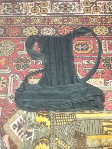 Yerimək üçün arabalar, çəliklər, əsalar, rollatorlar: 3 ildi məndədi . 1 ay taxmışam. Korsetin razmeri L di. Yəni belinə
