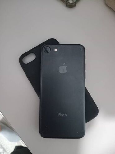 Apple iPhone: IPhone 7, Б/у, 32 ГБ, Черный, Зарядное устройство, Защитное стекло, Чехол, 100 %