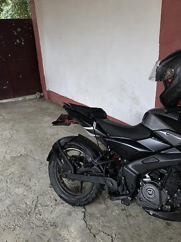 электро мопед: Bajaj Pulsar NS (çox güman ki, 200 seriyası) motosiklet motoda heçne — 4