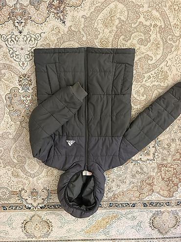 Верхняя одежда: Детская пуховая куртка adidas с капюшоном - Размер: 9–10 лет (рост — 3