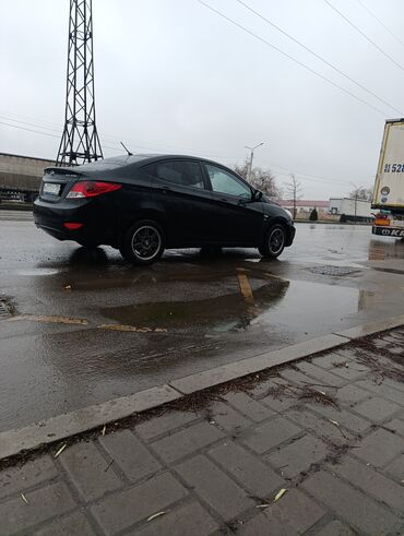 расрочкага машина берем: Hyundai Solaris: 2011 г., 1.6 л, Механика, Бензин, Седан