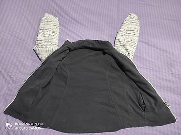 Zimske jakne: Jakna velicina L, bez tragova nosenja. Duzina 71 Rukavi mereno od — 12