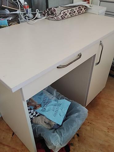 ev stolu: Ağ rəngli kompakt iş masası - Material: Laminat örtüklü MDF/taxta — 2