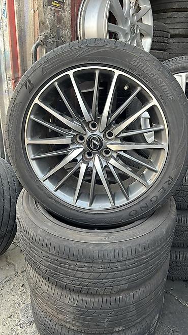 Бампер и комплектующие: Бампер Toyota, Новый, Оригинал — 1