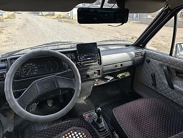 Volkswagen: Volkswagen Jetta: 1989 г., 1.6 л, Механика, Бензин, Седан — 4