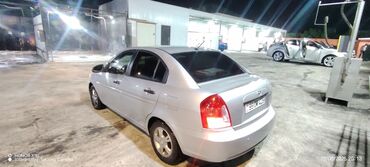 мотороллер муравей запчасти: Hyundai Accent sedan – gümüşü rəng Xarici: - 4 qapılı sedan kuzov -