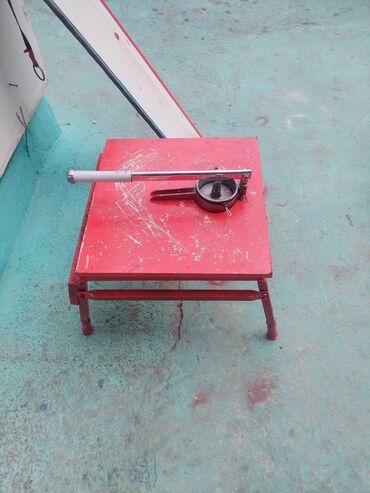 Çörək qabları: NAR SIXAN presi - Material: metal gövdə və qapaq, uzun qol mexanizmi