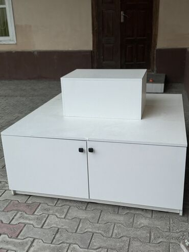 тумбу под тв: Белая тумба под телевизор с двумя распашными дверцами и двумя полками