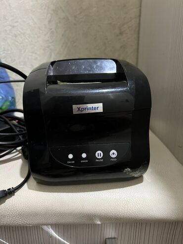 ethernet кабель: Термопринтер Xprinter черного цвета, предназначенный для печати