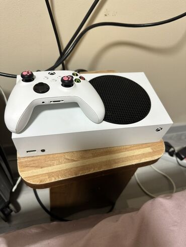 скупка игровых приставок: Игровая консоль Xbox Series S белого цвета В комплекте геймпад коробка