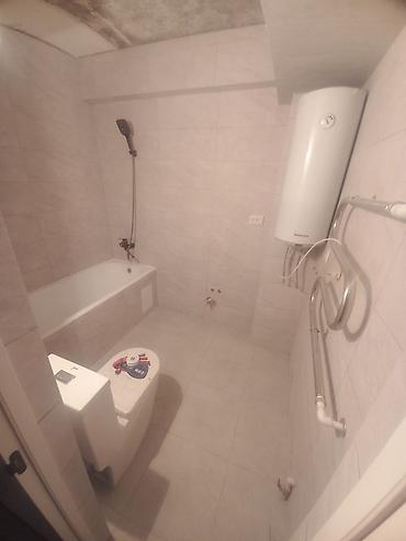 Ванны: Современная ванная комната с просторной ванной, встроенной в нишу с — 8