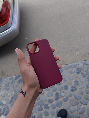 iphone 13 pro max 1tb: Bordo rəngli silikon telefon qabı - Material: yumşaq, çevik silikon — 1