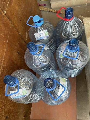 qantel su qabi: Su qabları – 19 litrlik PET bidonlar 6 denesi 3 manatadır. Whatsapp — 2