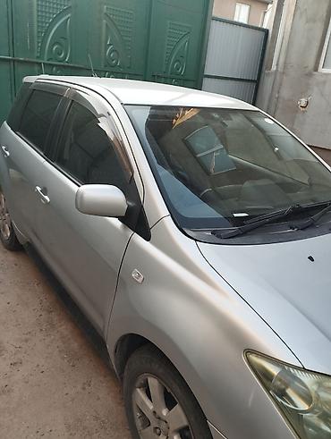 араба ош: Toyota Ist: 2003 г., Автомат, Бензин, Хэтчбэк — 2