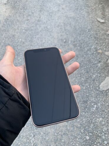 Apple iPhone: IPhone 11 — 8