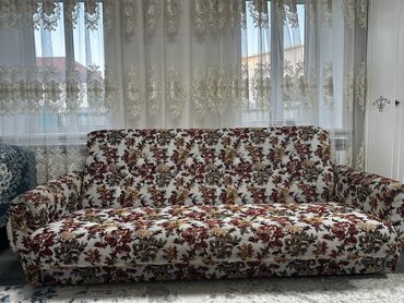 продаю мебель для салона красоты: Предлагается набор мягкой мебели, состоящий из дивана и двух кресел