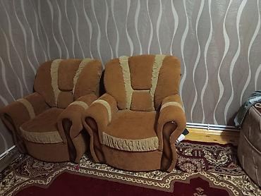 divan satilir: Qonaq otağı dəsti – 3+1+1 yumşaq mebel Tərkib: satılır.hec bir — 4
