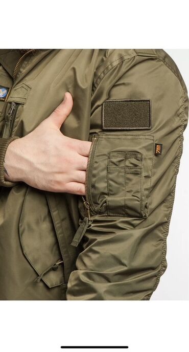 Куртки: Мужская бомбер-куртка, цвет хаки. Основные особенности: - Материал — 7