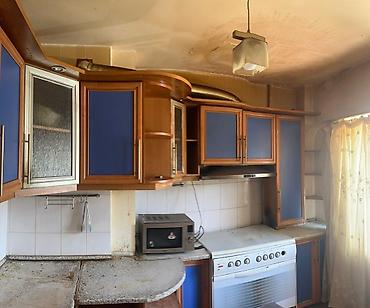 кухыный шкаф бу: Продаю купанный гарнитур 
Стол
Тумбочку 
Кровать — 2