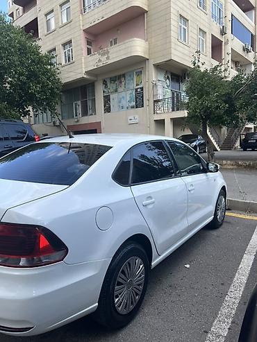 фольксваген поло л с: Volkswagen Polo sedan – ağ rəng, 4 qapı, AZ nömrə nişanlı. Əsas — 2