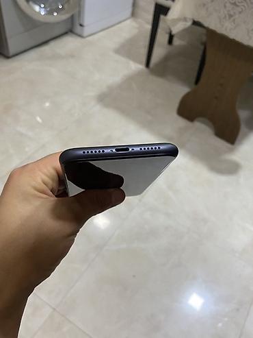 Apple iPhone: IPhone 11, Qara — 11